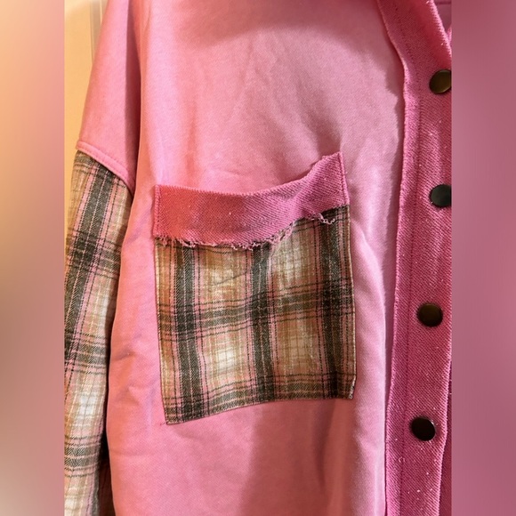 Vici front and center pink and plaid shacket size s - Picture 6 of 8